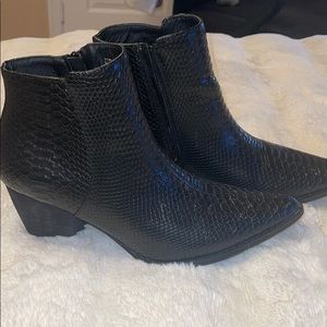 Black Booties Coconut by Matisse